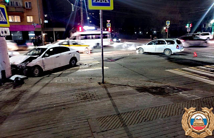 В Твери после ДТП на перекрестке Волоколамки и Склизкова Kia врезалась в столб - новости Афанасий