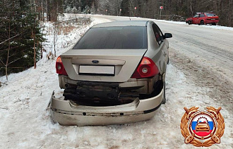 Под Вышним Волочком автомобиль вынесло на «встречку» во время маневра поворота - новости Афанасий