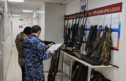 Тверские росгвардейцы передали на СВО более единиц 40 охотничьего оружия - новости Афанасий