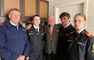 В Твери кадеты поздравили ветерана следственных органов с 15-летием СК России - новости Афанасий
