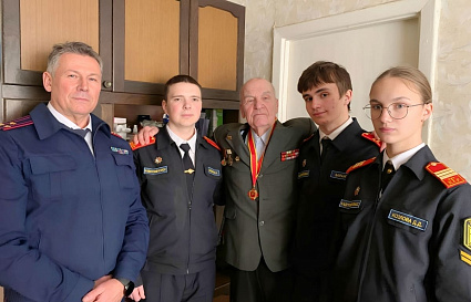 В Твери кадеты поздравили ветерана следственных органов с 15-летием СК России - новости Афанасий