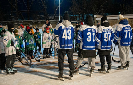 Звезда НХЛ сделал подарок юным хоккеистам из Лихославля - новости Афанасий