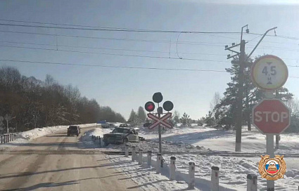 Автомобиль столкнулся с электропоездом в Тверской области - новости Афанасий
