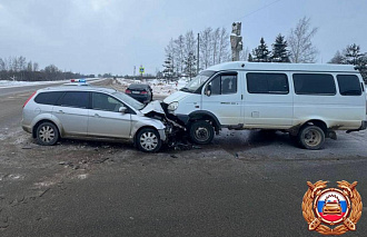 Автомобилист, ожидая проезда, стал участником ДТП на М9 в Тверской области - новости Афанасий