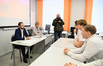 Виталий Королев в Старице провел «Разговор о важном» для студентов технологического колледжа - новости Афанасий