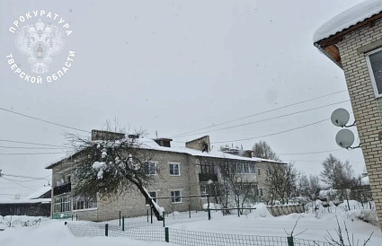 В Старице снег повредил крышу многоквартирного дома - новости Афанасий