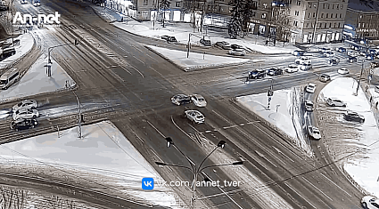 Два водителя не поделили перекресток на Капошвара в Твери - новости Афанасий