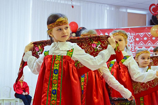 В детских садах и школах Твери празднуют 8 Марта - новости Афанасий