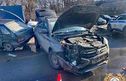 В Твери ослепленная солнцем женщина-водитель попала в ДТП - новости Афанасий