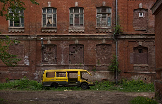 Произошло обрушение части стены одной из Морозовских казарм - новости Афанасий