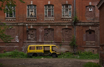 Произошло обрушение части стены одной из Морозовских казарм - новости Афанасий