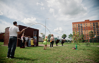 Утренний кофе и вечерние прогулки: как складывается жизнь семей в «Новом городе» - новости Афанасий