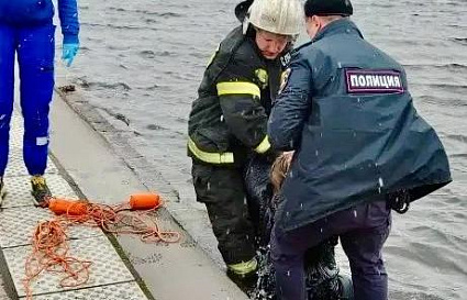 Женщину спасли из воды в центре Твери - новости Афанасий