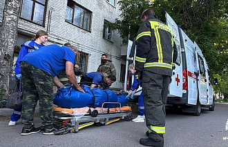 В Твери пожарные помогли медикам вынести пациентку - новости Афанасий