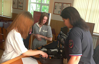 В Твери студенты провели один день с транспортными полицейскими - новости Афанасий