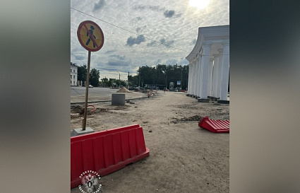 Жители Твери пожаловались на разбитую брусчатку на площади Гагарина - новости Афанасий