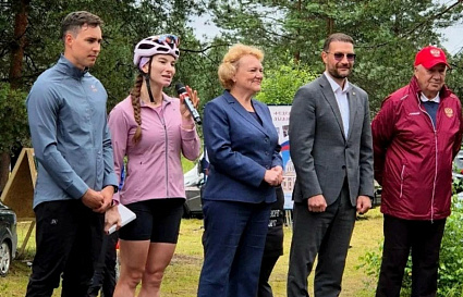 Лыжники Терентьевы протестировали новую гоночную трассу в Тверской области - новости Афанасий