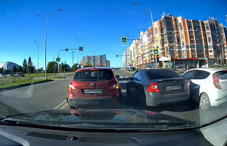 ГАИ в Твери привлекла к ответственности водителя, проскользнувшего между рядами - новости Афанасий