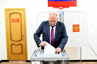 Председатель областного парламента Сергей Голубев проголосовал на выборах - новости Афанасий
